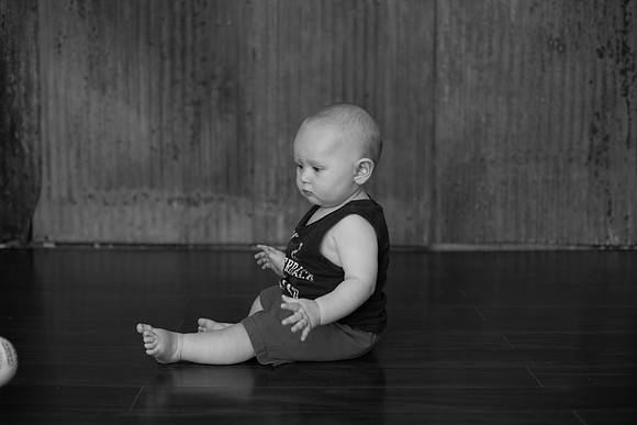 Liam 9mth B&W-36