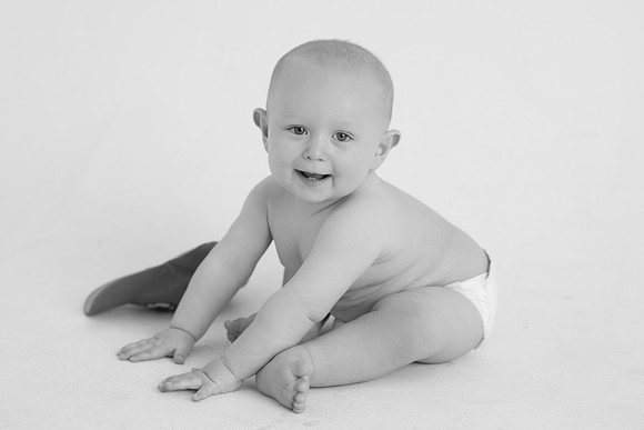 Liam 9mth B&W-51