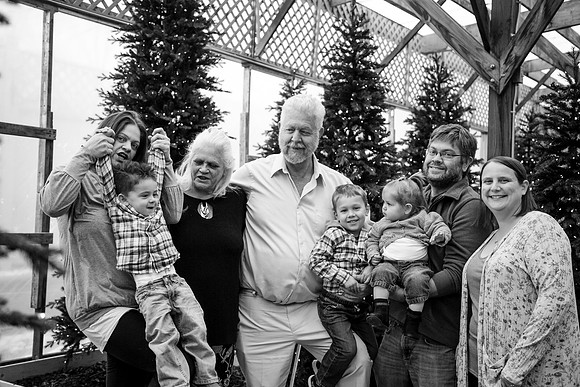 xLarson Holidays 2018-80