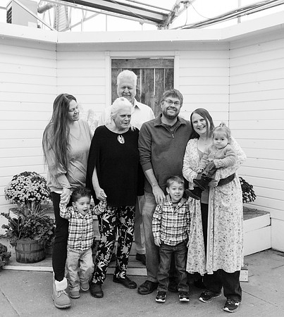 xLarson Holidays 2018