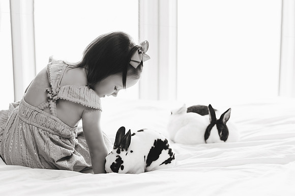 Cora Bunnies 2018-33b&w