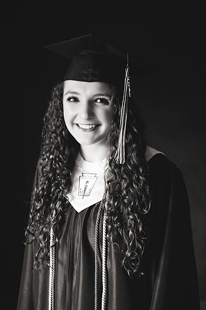 Grad 2018-7b&w