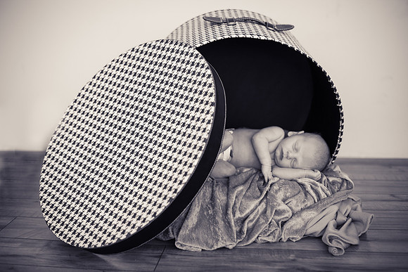 Quinn Newborn B&W-32