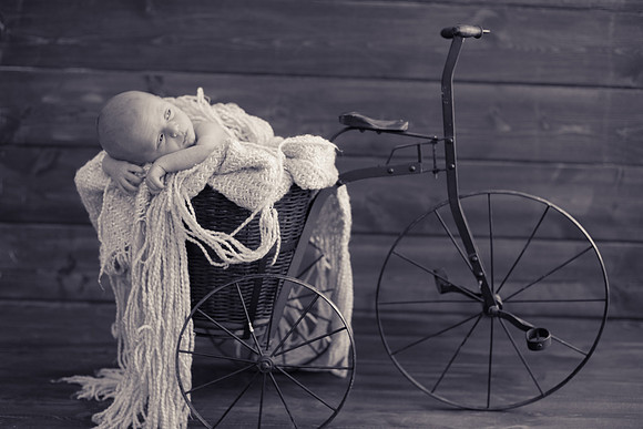 Quinn Newborn B&W-30
