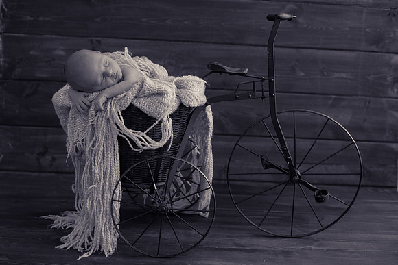 Quinn Newborn B&W-31