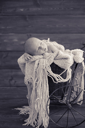 Quinn Newborn B&W-25